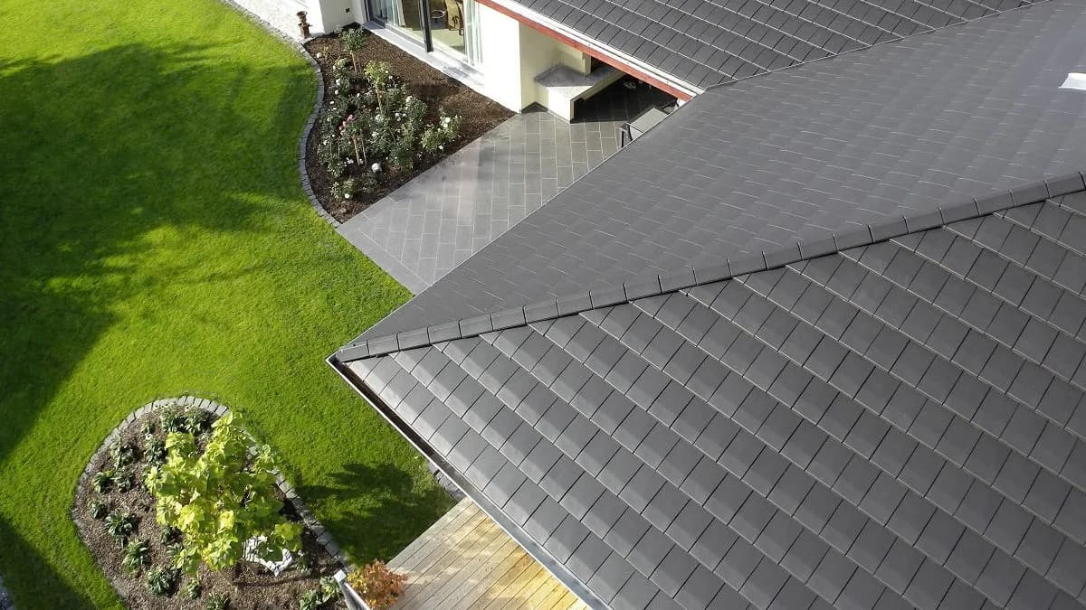 Ile kosztuje dach z dachówki ceramicznej? Zaskakujące ceny i czynniki wpływające na koszt