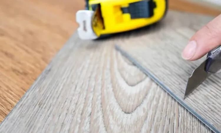 Czym docinać panele? Skuteczne narzędzia i metody cięcia paneli