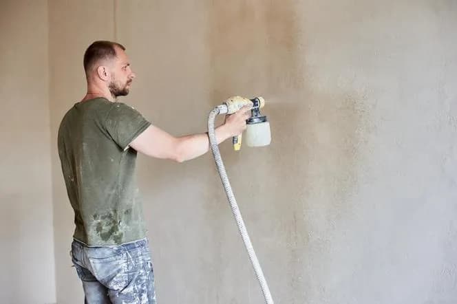 Malowanie ścian wałkiem czy pistoletem: która metoda jest lepsza dla Ciebie?