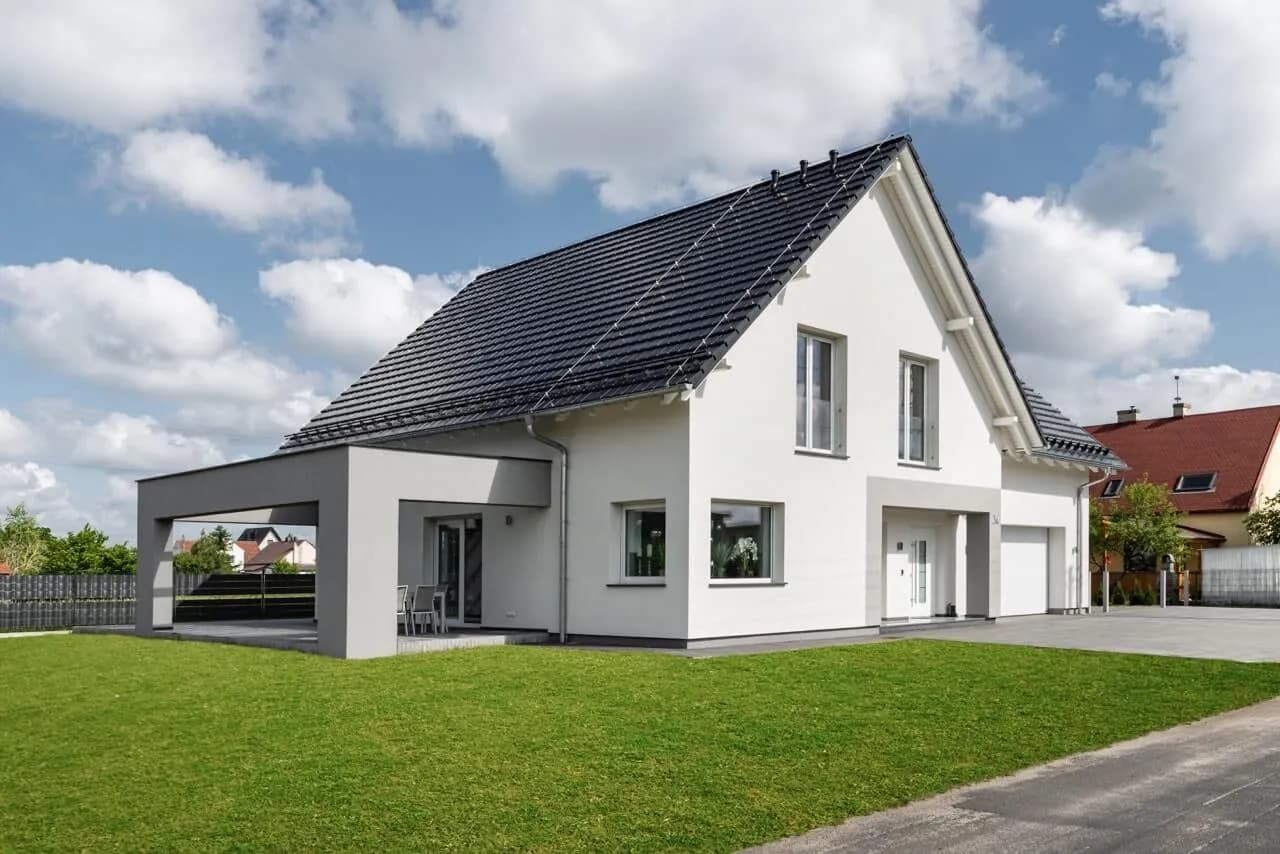 Jakie kolory okien najlepiej pasują do dachu antracytowego?